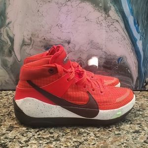 BOYS KD 7 basketball shoes